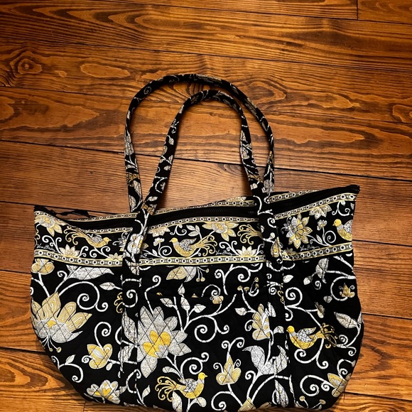 Vera Bradley Yellow Bird pattern 5-item set with hanging bag and more! - Picture 8 of 15